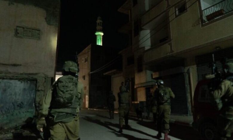 إصابة حرجة لمسلح فلسطيني في اشتباكات مع الجيش الإسرائيلي في نابلس