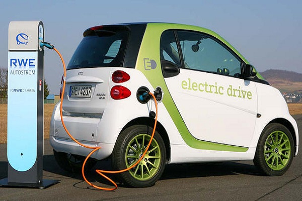 ابتكار في بطاريات السيارات الكهربائية ينعش الطاقة النظيفة
