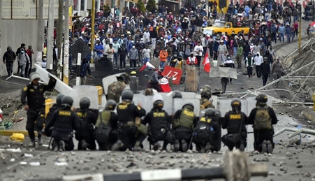 استمرار التظاهرات في البيرو.. ووزير الداخلية لا يرى نهاية لها