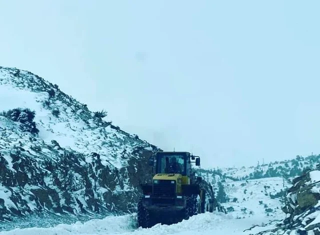 الثلوج تقطع الطرق بالأطلس و”البياض” يمتد لجبال الريف وتاونات
