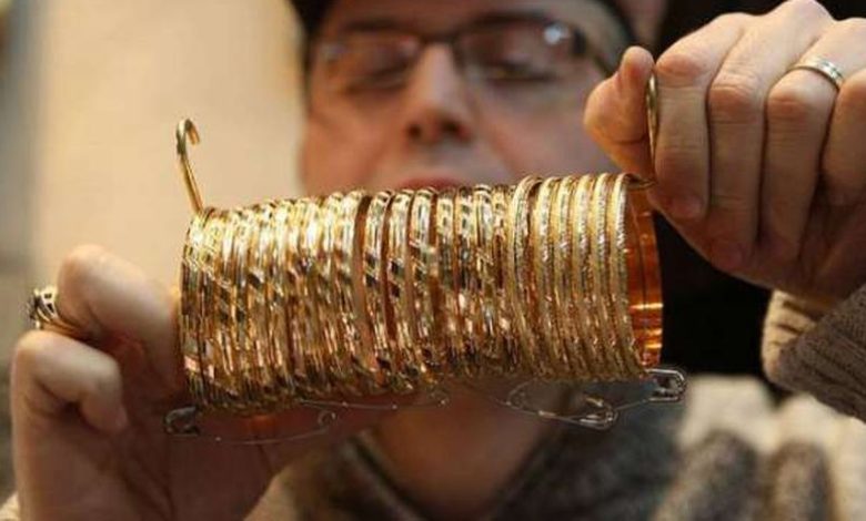 الذهب يواصل انخفاضه في مصر.. وارتفاع 30 دولارا في قيمته عالميا