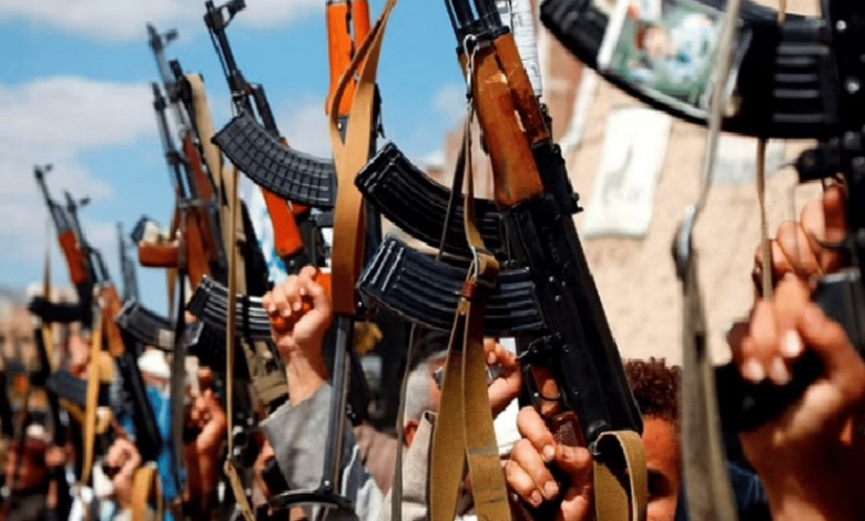 اليمن.. نجل قيادي بميليشيا الحوثي يطلق النار على ضابط مرور ويصيب مواطنًا