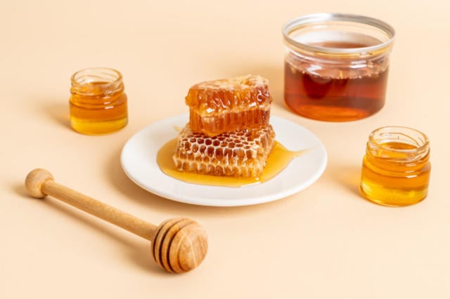 فوائد العسل للبشرة | مجلة الجميلة