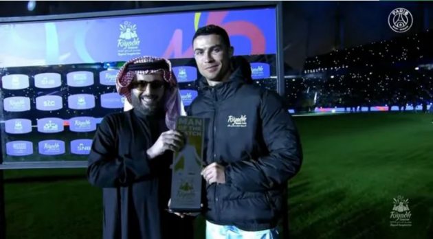 كريستيانو رونالدو يتوج بجائزة الأفضل في كأس موسم الرياض