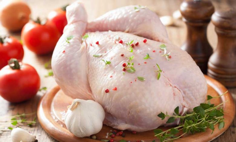 كيف تغسل الدجاج قبل الطهي بطريقة آمنة؟