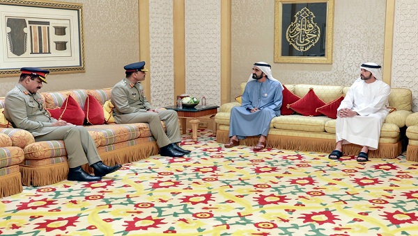 محمد بن راشد يبحث عدداً من الموضوعات مع قائد الجيش الباكستاني