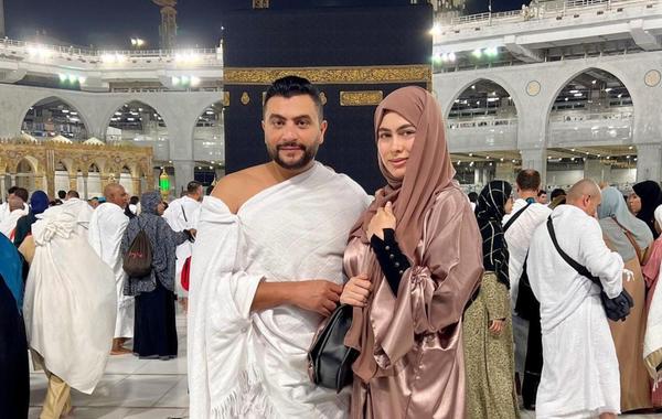 هاجر أحمد وزوجها من داخل الحرم المكي - الصورة من حسابها على إنستغرام