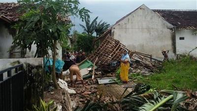 إندونيسيا.. إصابات وتضرر عشرات المنازل جراء إعصار في جاوة الشرقية