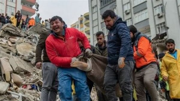 تركيا تكسر حدود الخيال.. إنقاذ رجل وامرأة بعد 203 ساعات من كارثة الزلزال