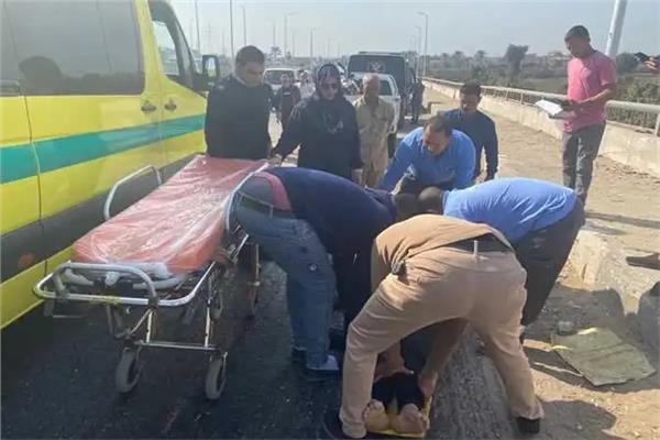 إصابة 6 أشخاص أطاحت بهم سيارة أمام مستشفى خاصة بدمنهور