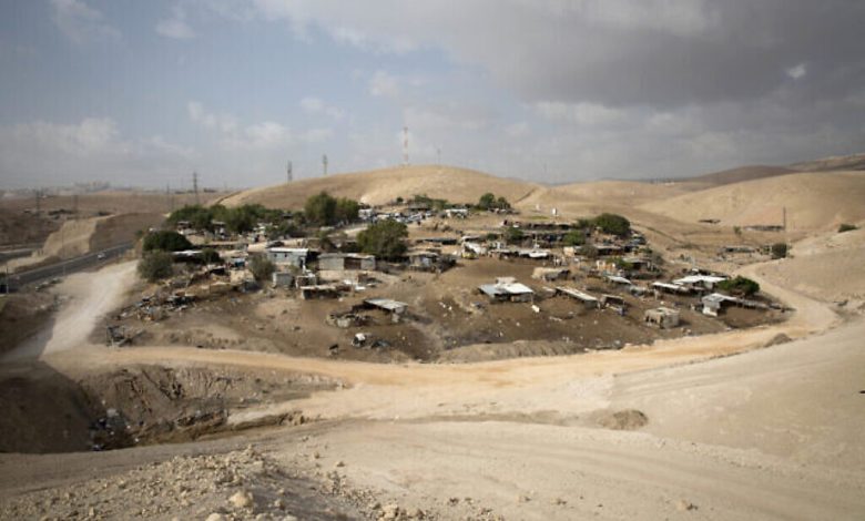 الحكومة تسعى لتأجيل هدم قرية خان الأحمر الفلسطينية على الرغم من مطالب اليمين المتطرف
