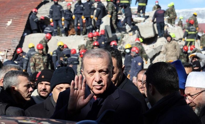 الزلزال في تركيا يشدد الضغط على إردوغان قبل الانتخابات