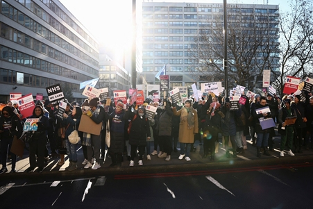 بريطانيا تستعد لأكبر إضراب منذ سنوات بمشاركة معلمين وموظفين حكوميين