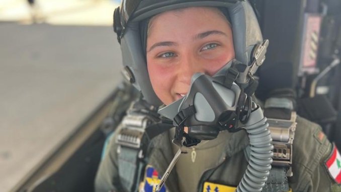 تخرج أول امرأة لبنانية تقود طائرة عسكرية هجومية بالجيش اللبناني