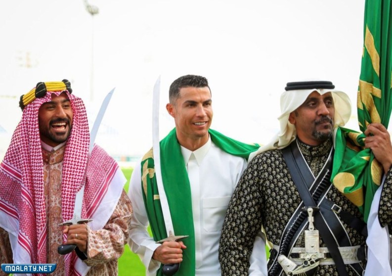 صور كريستيانو رونالدو بالزي السعودي احتفالا بيوم التأسيس