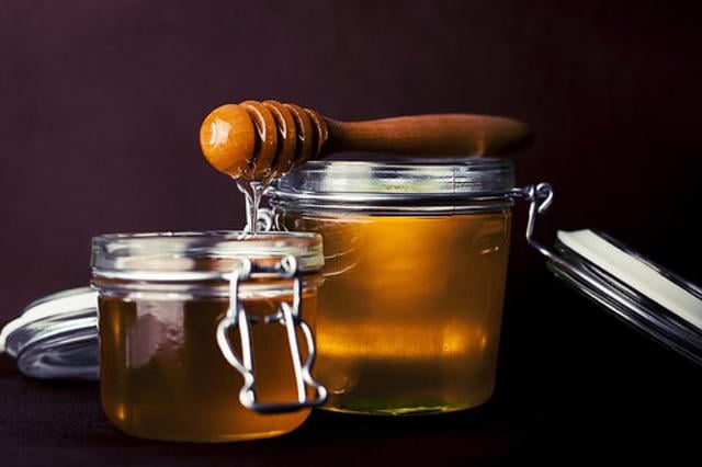 طرق لتطبيق العسل للحصول على بشرة رائعة