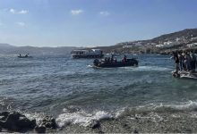 غرق قارب مهاجرين قبالة اليونان