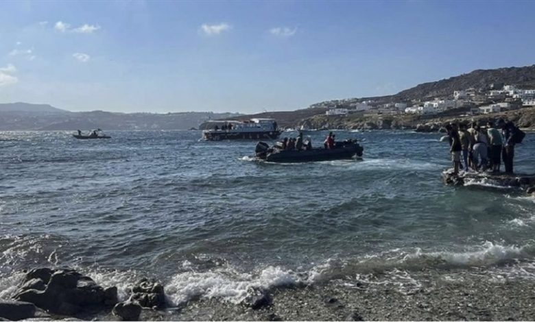 غرق قارب مهاجرين قبالة اليونان