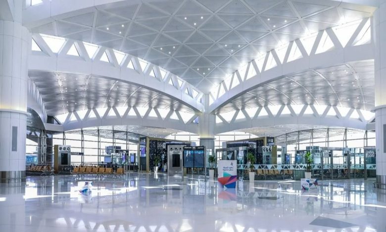 مطار الملك خالد الدولي يتصدر مطارات المملكة في الالتزام بالمواعيد
