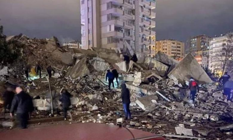 مواطنون أتراك يوثقون من منازلهم لحظة الزلزال الذي هز تركيا (فيديو) -