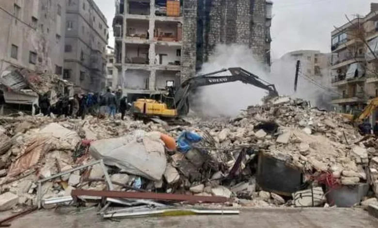 هزات ارتدادية في سوريا تسفر عن انهيار مبنى بمحافظة حلب