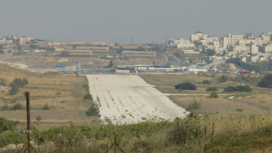 يقطع أوصال الأحياء الفلسطينية... جهود جديدة لبناء حي استيطاني في منطقة "مطار القدس"