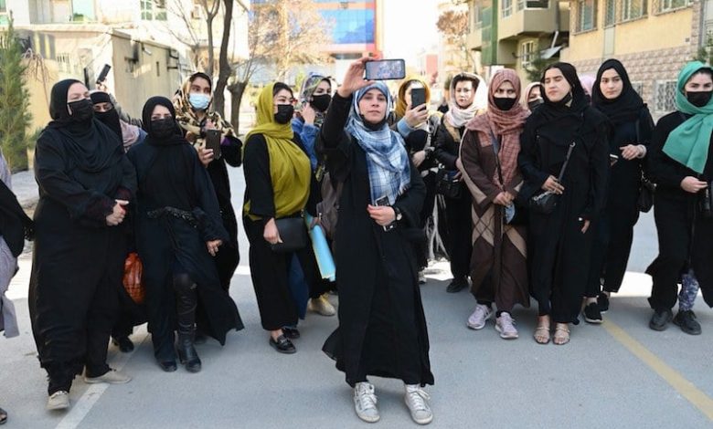 مسيرات نسائية في كابول ضد حظر طالبان تعليم الفتيات