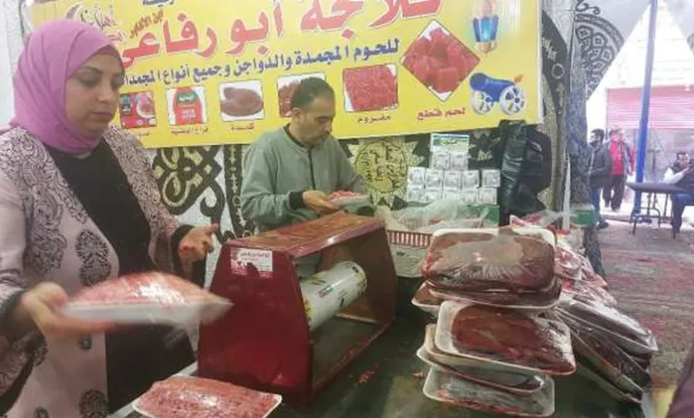 أسعار اللحوم المصنعة والمجمدة والبط بمعارض أهلا رمضان بالشرقية