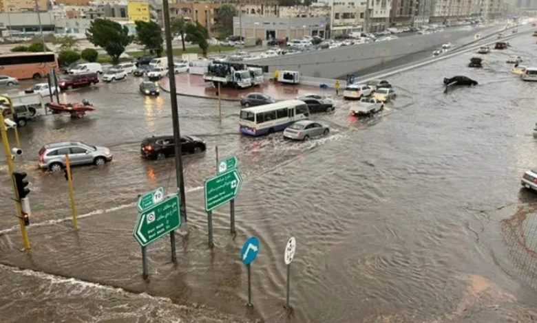 "الأرصاد" يتوقع هطول الأمطار وجريان السيول على معظم مناطق المملكة -
