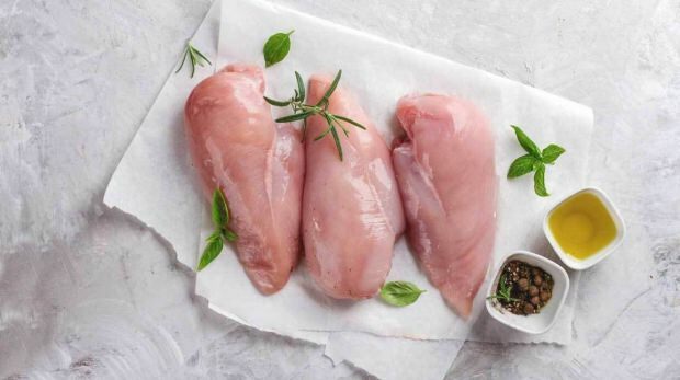 الدجاج مقابل البانير.. ما هو أكثر صحة؟