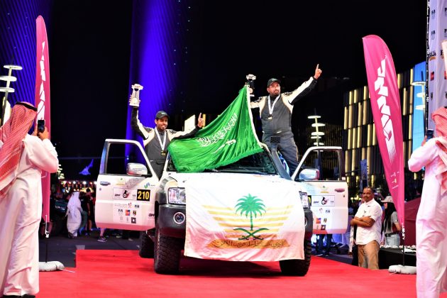السائق السعودي إبراهيم المهنا يحقق المركز الأول في رالي قطر