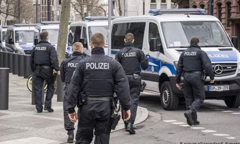 بالتزامن مع انفجارات.. اعتقال مشتبه به باحتجاز رهائن داخل صيدلية في ألمانيا