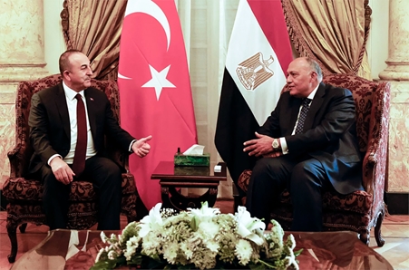 جاويش أوغلو في القاهرة.. أول وزير خارجية تركي يزور مصر منذ 11 عاما
