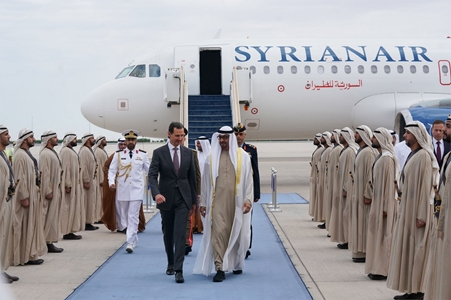 رئيس دولة الإمارات يستقبل الرئيس السوري وحرمه أسماء الأسد في أبوظبي