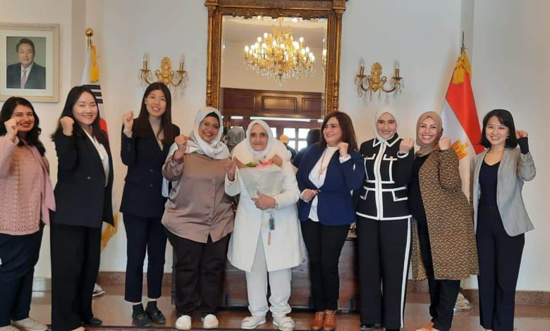 سفارة كوريا الجنوبية في مصر تحتفل بيوم المرأة العالمي مع الحاجة آمال متولي: مصدر إلهام