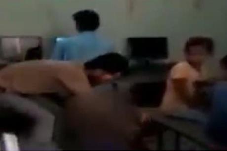 شاهد : حقيقة فيديو المعلم الذي يضرب طالب بشكل مُبرح - فيديو