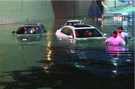 شاهد.. هذا ما فعلته 25 دقيقة من الأمطار في الكويت