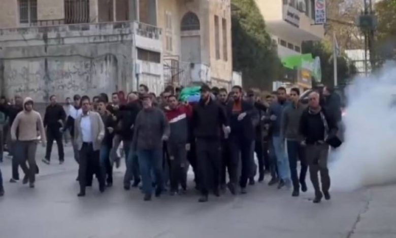 قناة عبرية: ما قامت به الأجهزة الأمنية بقمع جنازة شهيد نابلس هو جزء من تفاهمات العقبة