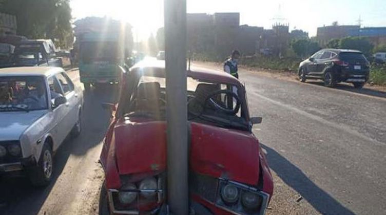 مصرع شخص وإصابة آخرين من المنيا في تصادم سيارة بعمود بالطريق الغربي