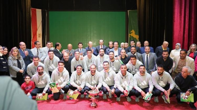 وزير الشباب والرياضة يشهد احتفالية تكريم لاعبي نادي الشرقية للهوكي