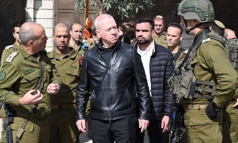 وزير حرب الاحتلال يطالب بوقف التعديلات القانونية: هناك خطر حقيقي على الأمن