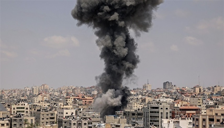 تصاعد الدخان في غزة بعد غارة إسرائيلية (أ ف ب)