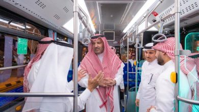 أمير المدينة يدشن خدمات الحافلة الكهربائية - أخبار السعودية