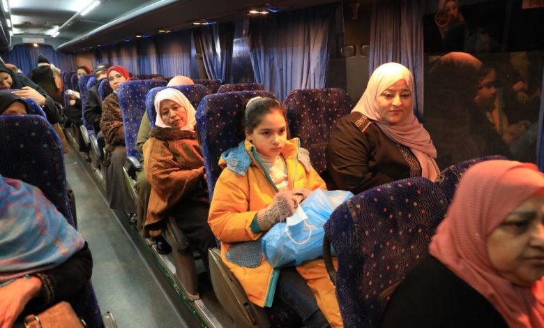 51 من أهالي الأسرى بغزة يتوجهون لزيارة أبناءهم في "نفحة"