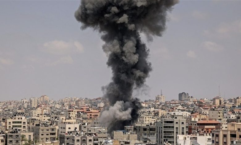 إسرائيل تقصف وسط غزة رداً على إطلاق صواريخ لليوم الثاني على التوالي