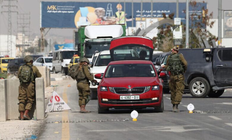 الجيش الإسرائيلي يشدد القيود على أريحا بالضفة الغربية مع تصاعد التحذيرات من وقوع هجمات