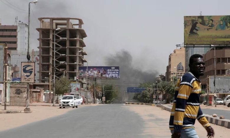الخرطوم تعلن الأحد عطلة رسمية وتطالب المواطنين بالابتعاد عن المناطق العسكرية