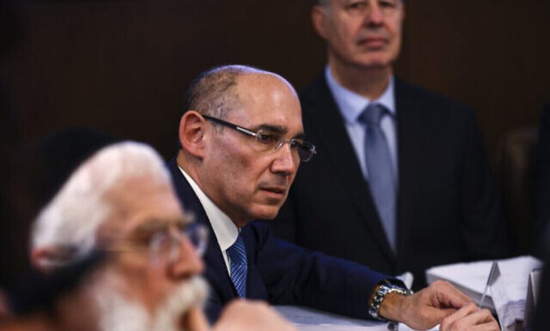 بنك إسرائيل يرفع سعر الفائدة إلى 4.5% ويحذر من أن التغيير القضائي قد يضر بالاقتصاد بشدة