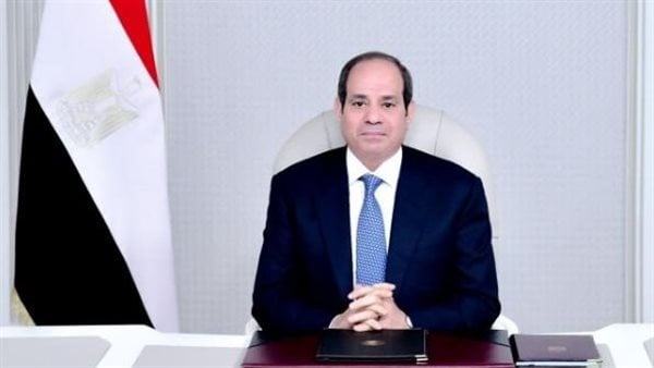 خلية الأزمة المعنية.. الرئيس السيسي يتابع لحظيا عمليات إجلاء المصريين من السودان|فيديو