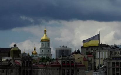 دوي صافرات الإنذار في أوكرانيا تحسبا لغارات جوية روسية